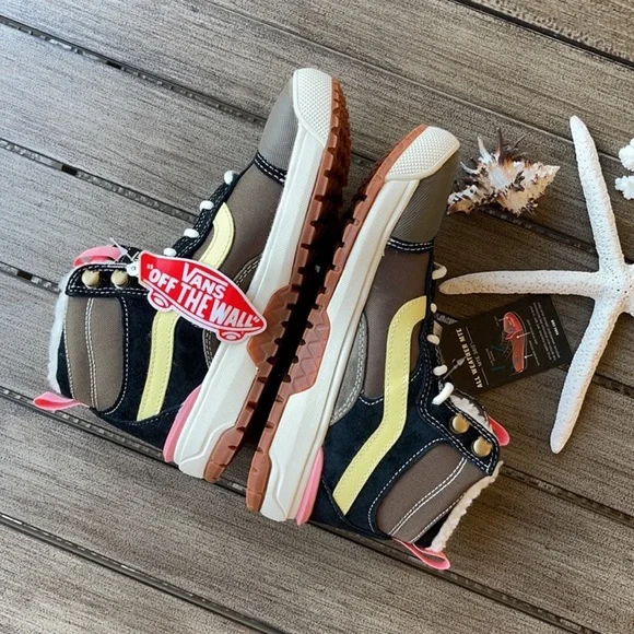 🌴🔆VANS- ALL WEATHER HIKING BOOTS🔆🌴 - Picture 9 of 13